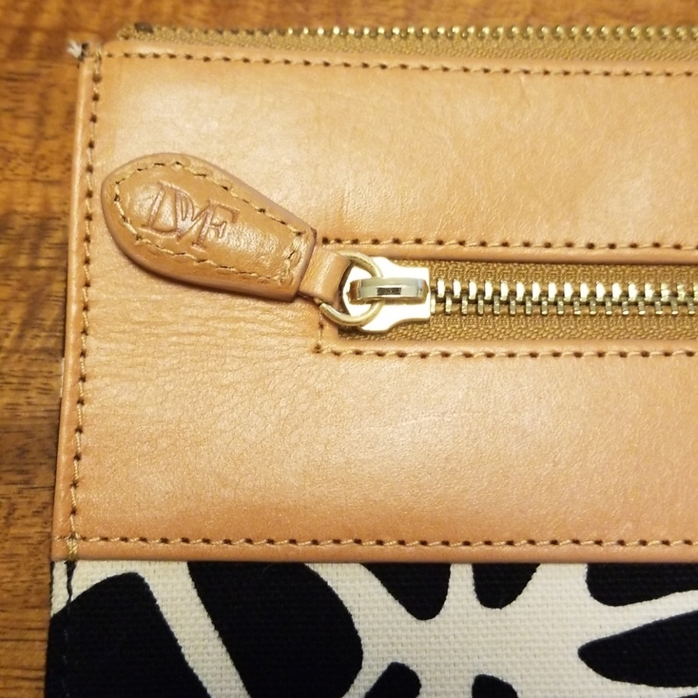 Authentic, Limited Edition DVF Zipper Portfolio
